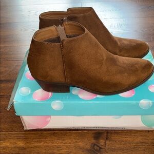 Soda Brown Ankle Booties size 8.5